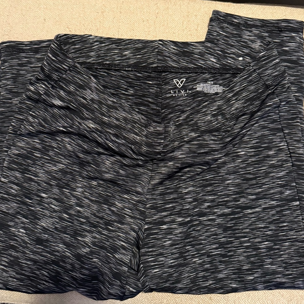 Livi Active Black & Gray Workout capris